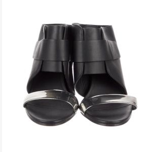 Vince
Leather Gladiator Sandals